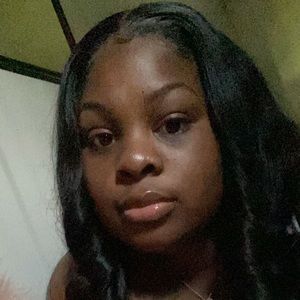 Meet your Posher, Desiree